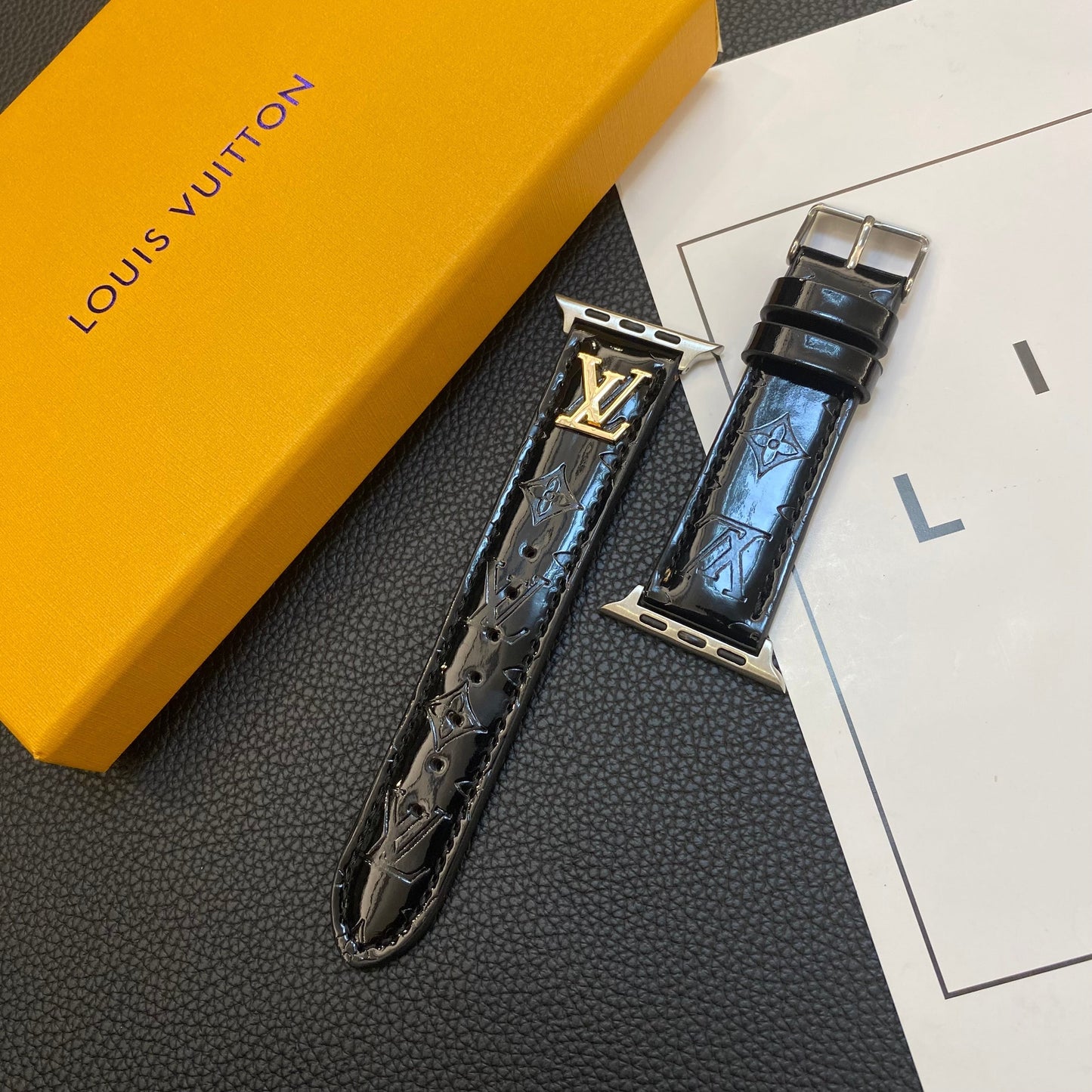 GLOSSY LEATHER APPLE WATCH STRAP LUXURY METAL LOGO mysite