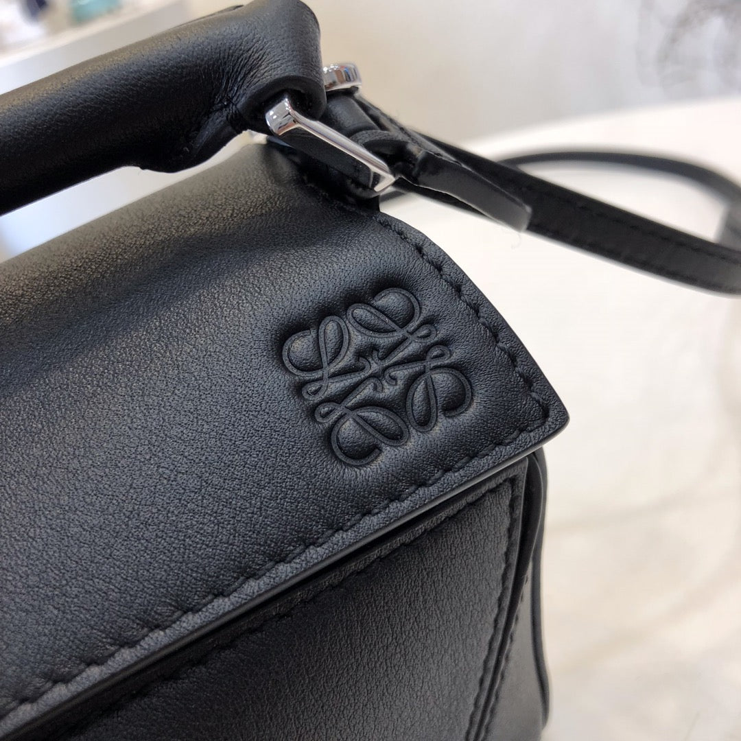 LOE MINI 18 PUZZLE BAG IN BLACK CALFSKIN mysite