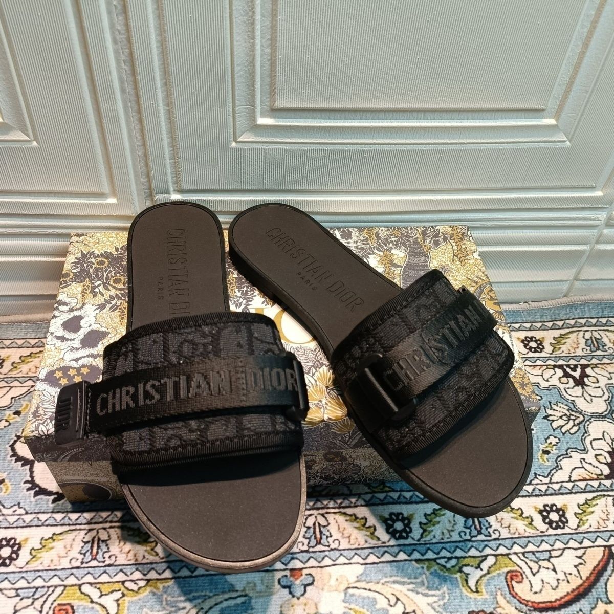 Velcro Embossed Flat Slippers mysite