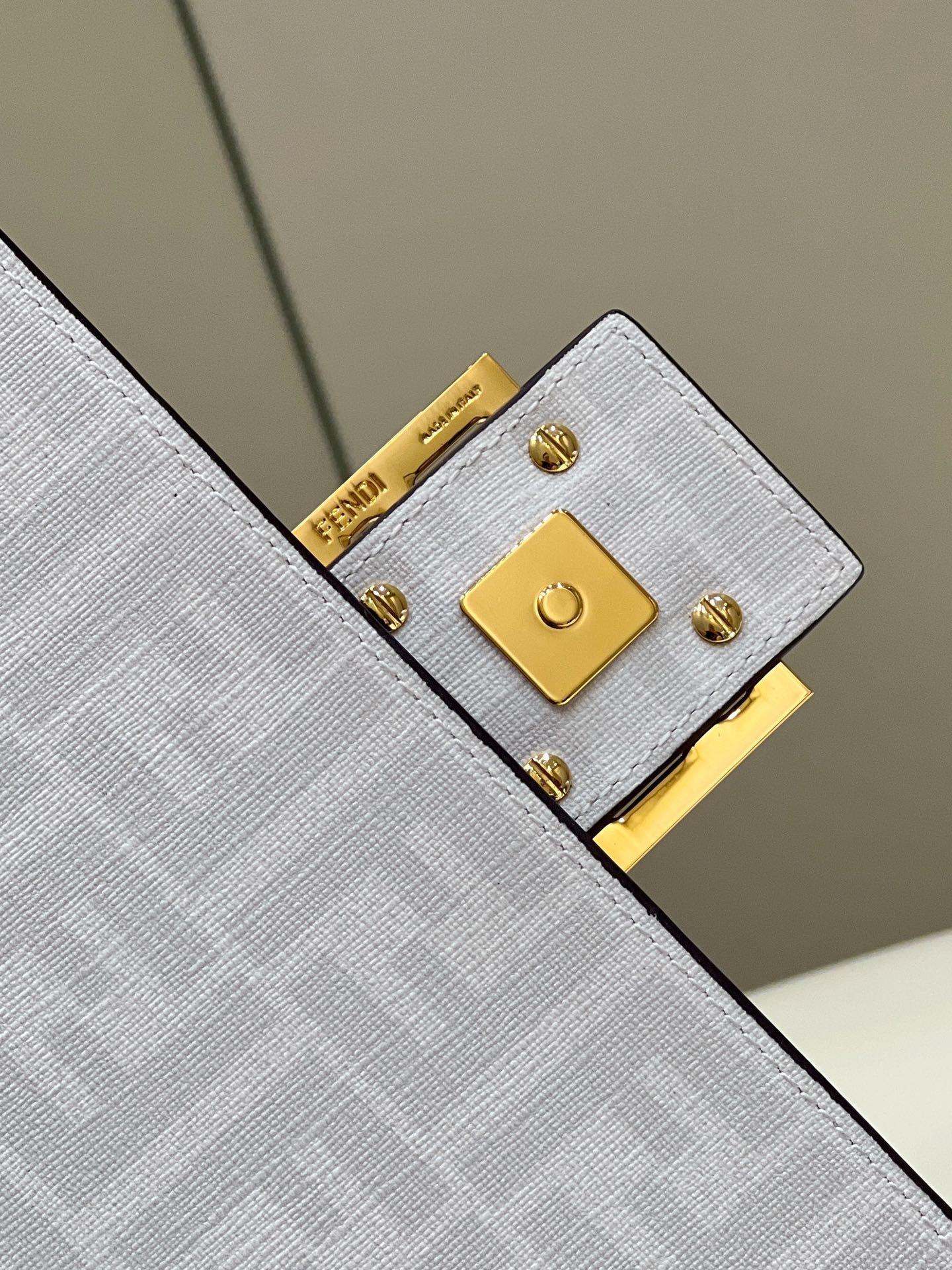 FENDI 27 BAGUETTE BAG IN WHITE CALFSKIN ATTACH STICKER GOLD HARDWARE mysite