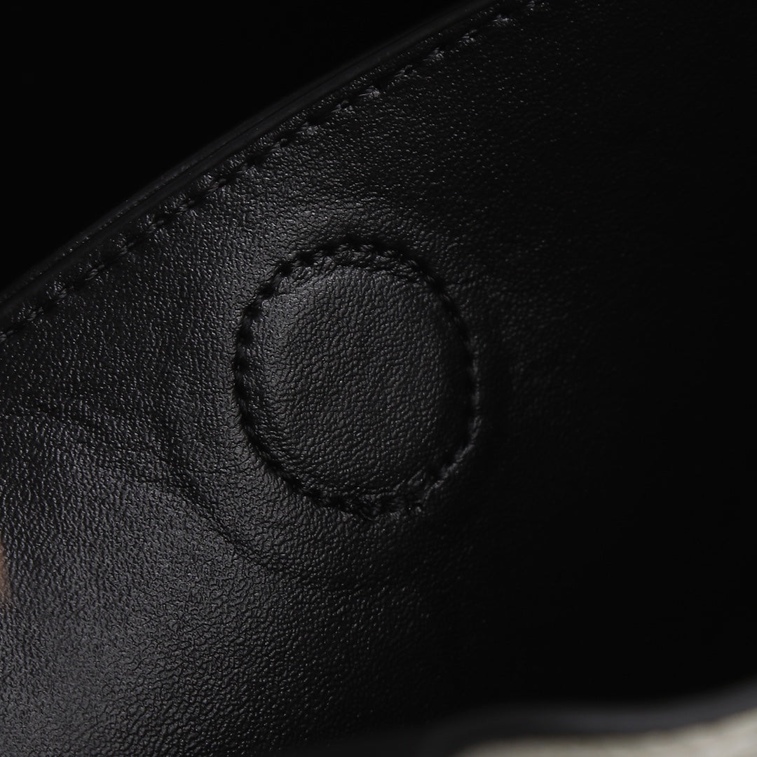 PRA 18 DYNAMIQUE LOGO TOTE BAG IN WHITE CALFSKIN mysite