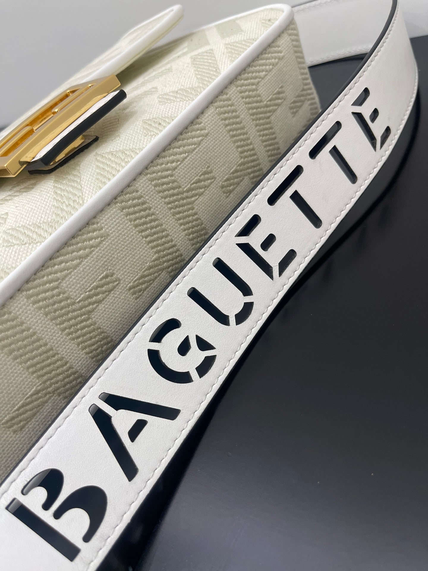 FENDI 26 BAGUETTE WHITE NAPPA LEATHER BAG WITH GOLD HARDWARE mysite