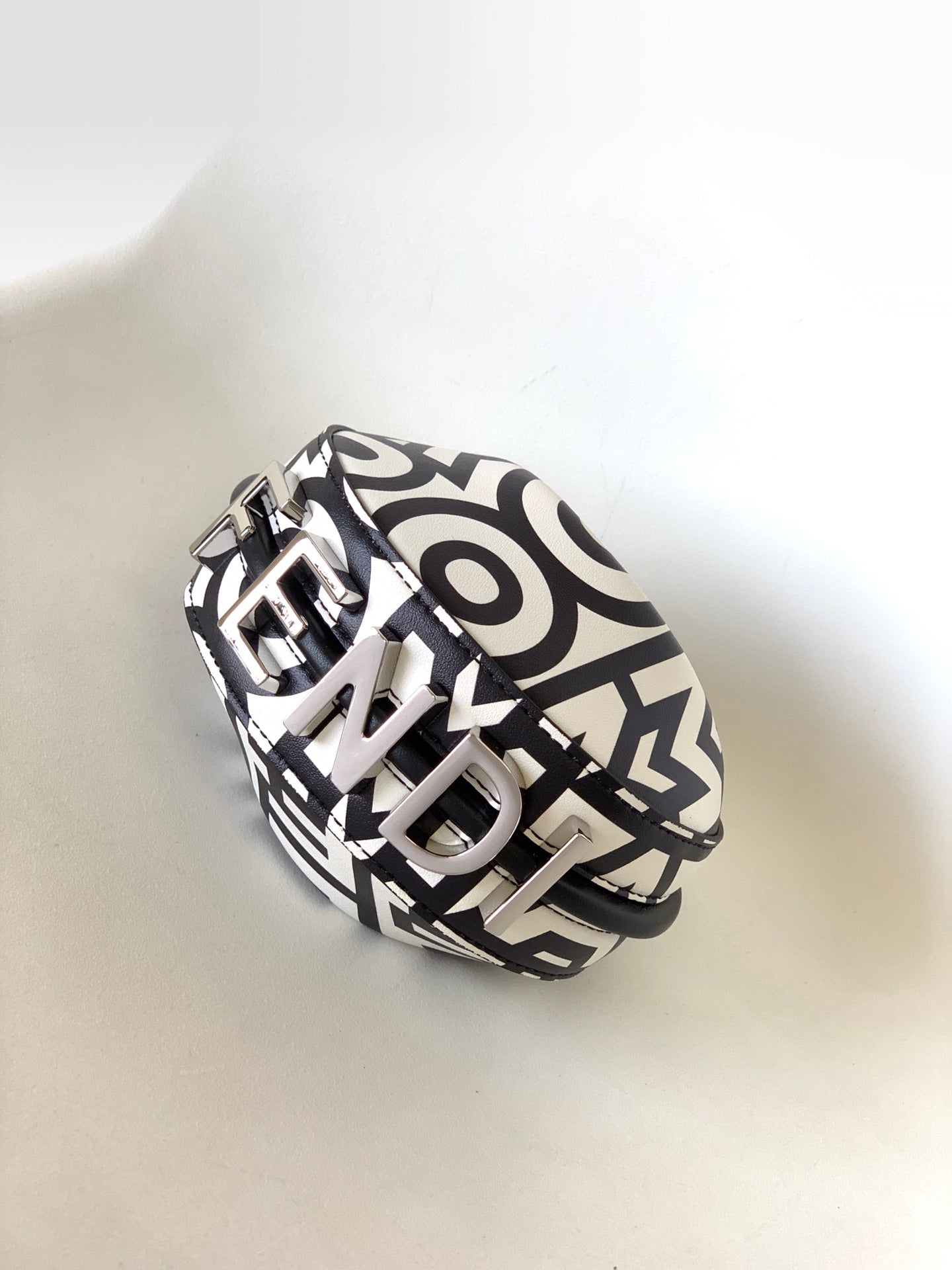 FENDIGRAPHY MINI 16 IN WHITE MIX BLACK SMOOTH CALFSKIN SILVER HARDWARE mysite