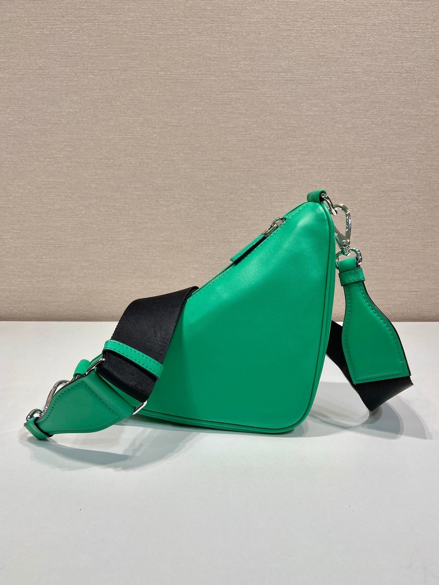 TRIANGULAR BAG 27 IN GO GREEN SMOOTH LAMBSKIN mysite
