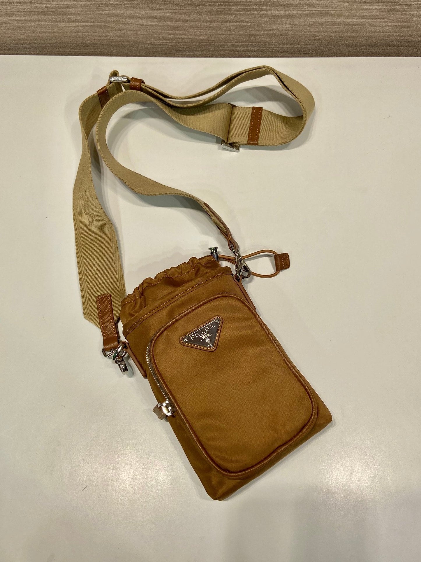 PHONE BAG 18 IN SEPIA BROWN RE-NYLON mysite