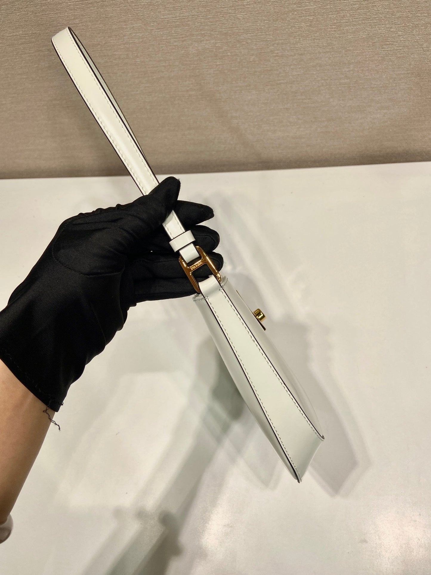 CLEO SHOULDER BAG 22 IN WHITE BRUSHED LAMBSKIN WITH CLASP CLOSURE mysite