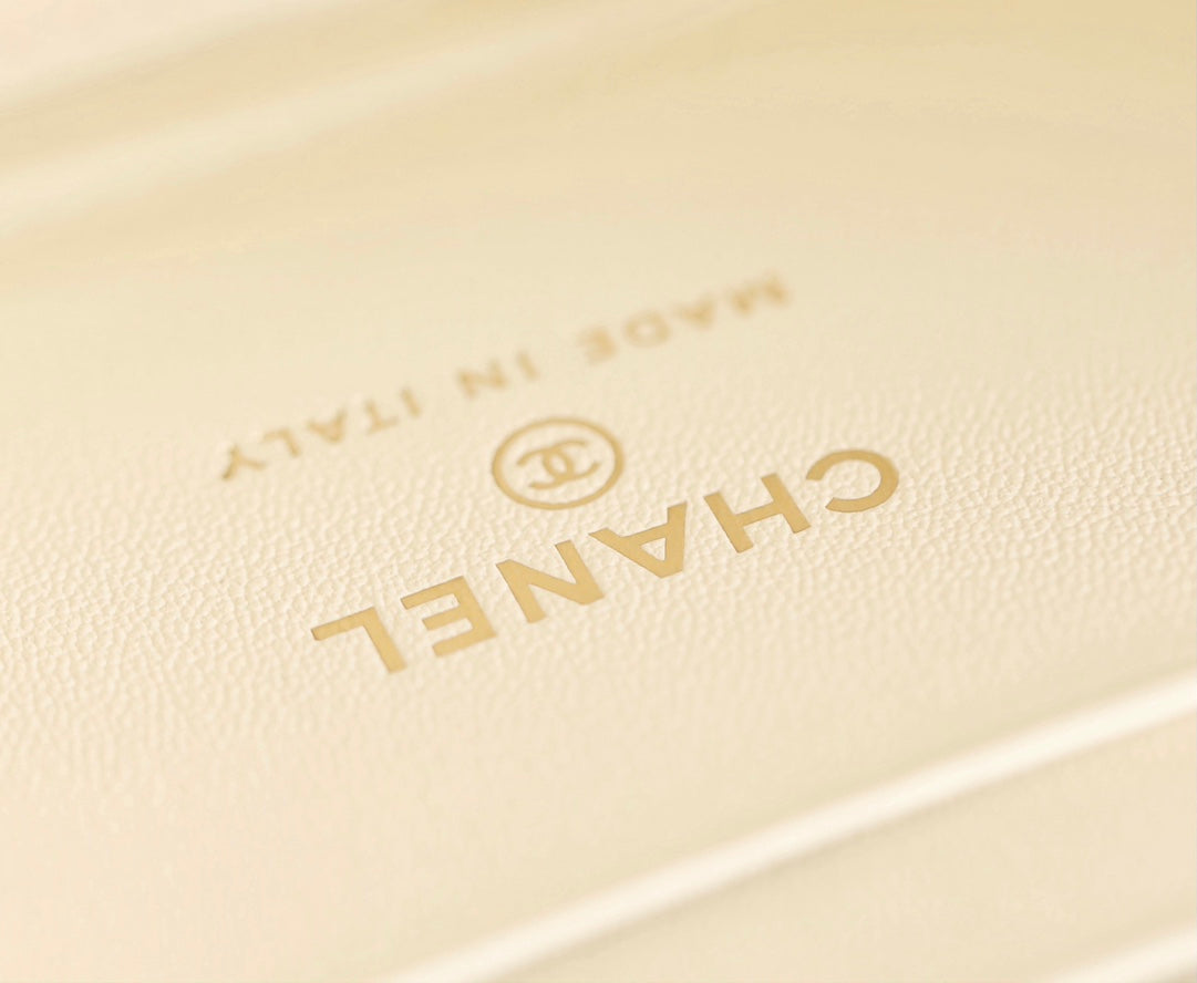 CC 25C Vanity 17cm Cream Grained Calfskin mysite