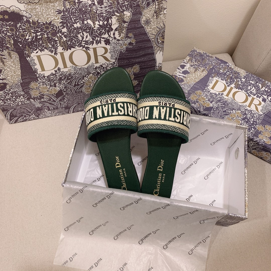 Classic Women's Solid Color Embroidery Slippers mysite