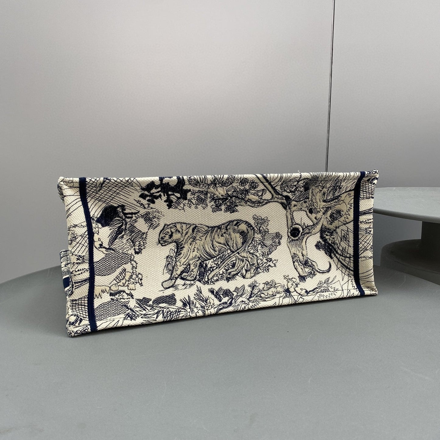 Dior Book Tote Large Blue Toile de Jouy Embroider - 42 x 35 x 18.5 cm mysite