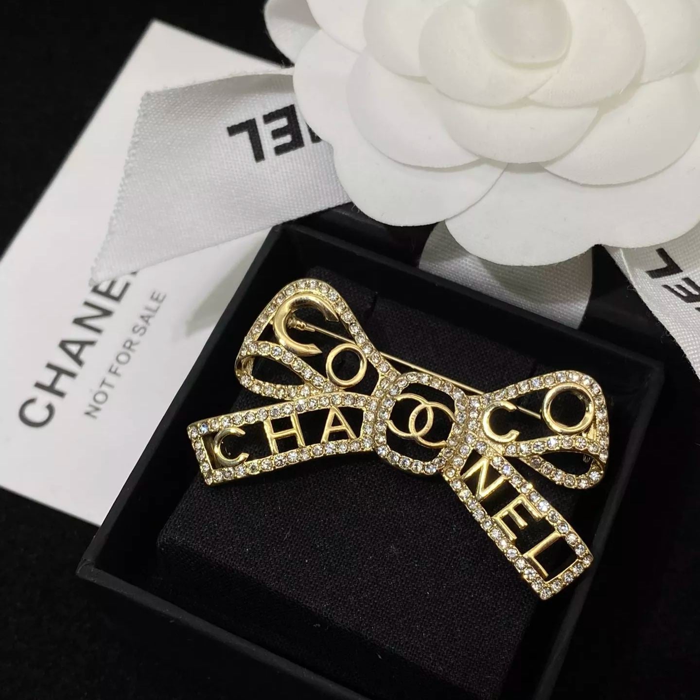 Special Openwork Bow Brooch mysite