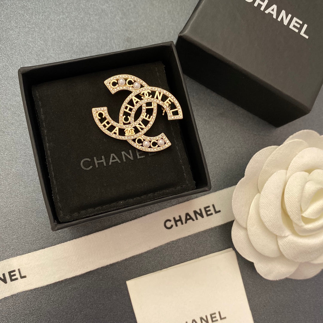 Sparkling Diamond and Pearl Elegant Brooch mysite