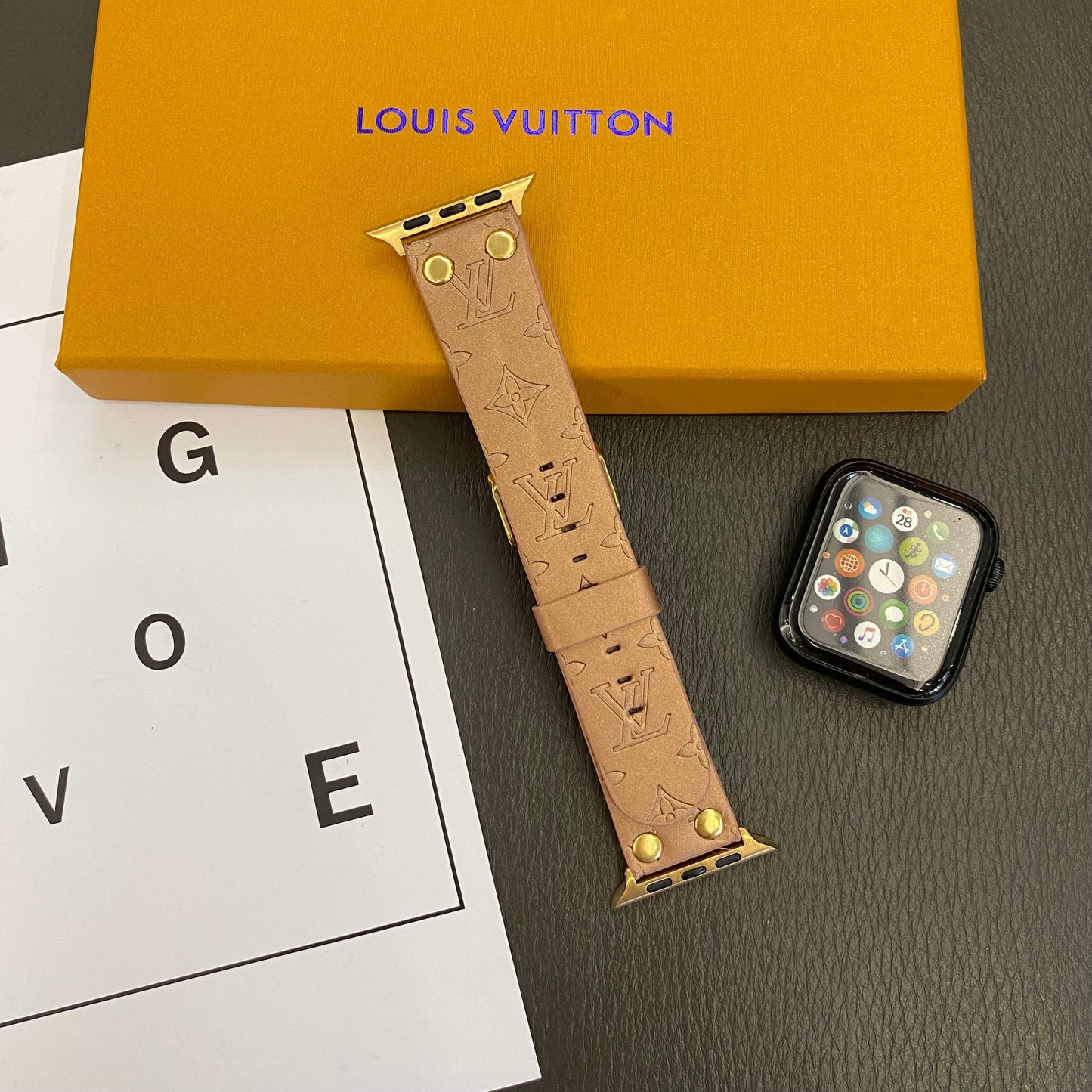 Bracelet de rechange Apple avec décoration en rivets et monogramme en relief WATCH BANDS mysite