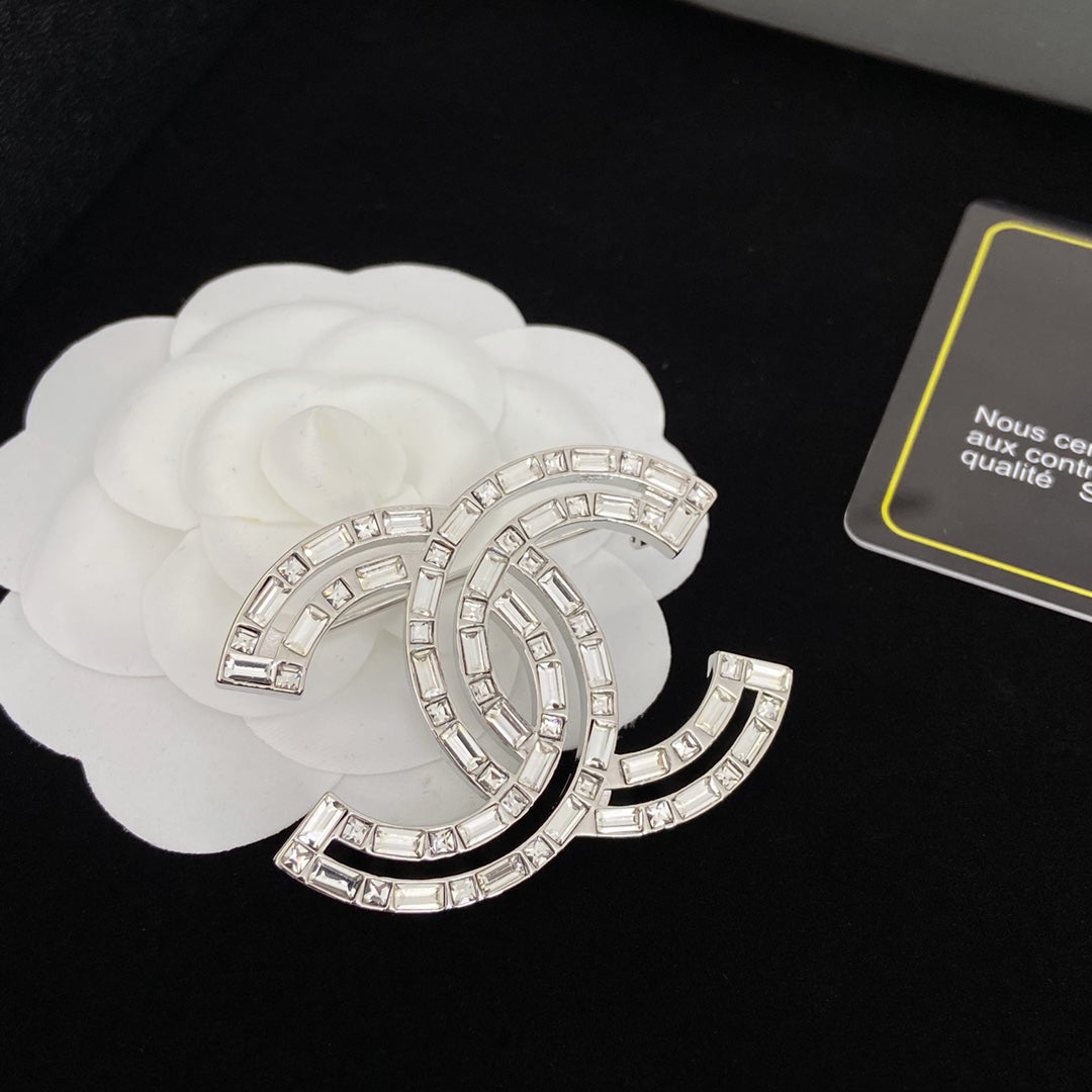 Sparkling Crystal Diamond Brooch mysite