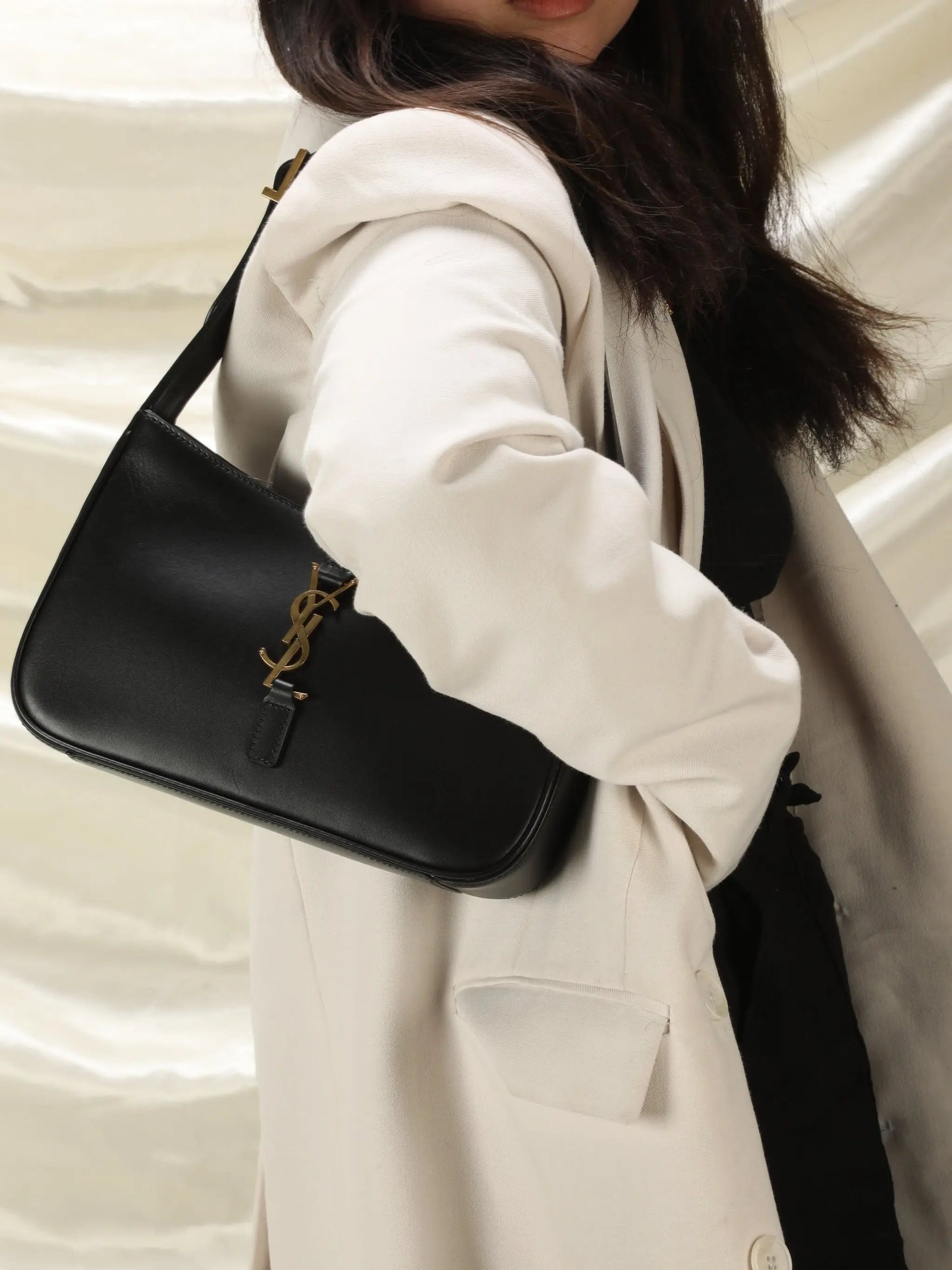 Saint Laurent Le 5 ¨¤ 7 Hobo Bag In Patent Leather - Black - Women mysite