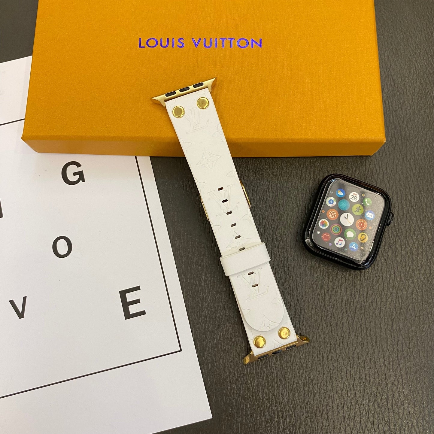 Bracelet de rechange Apple avec décoration en rivets et monogramme en relief WATCH BANDS mysite