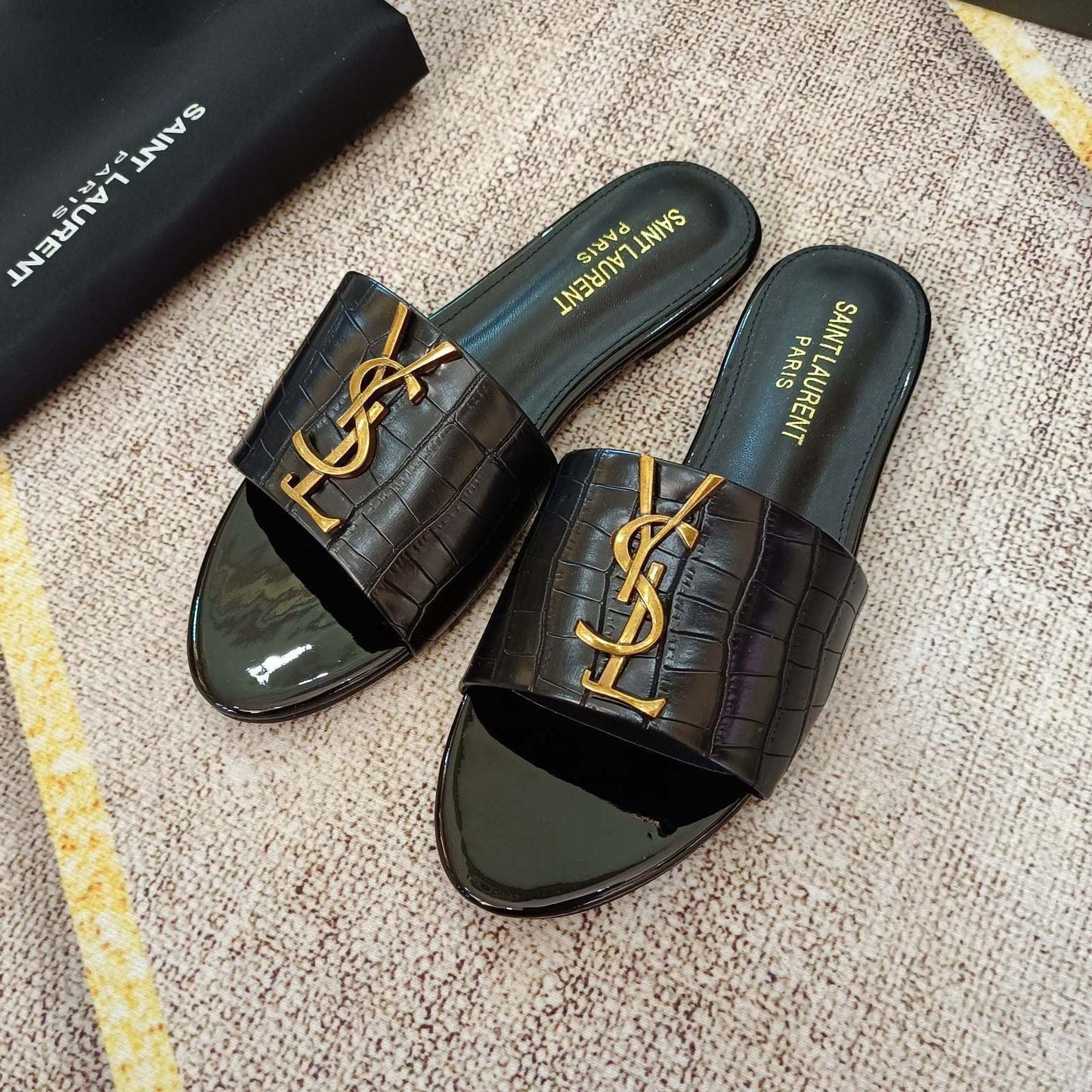 Classic Gold Signature Flat Slippers mysite