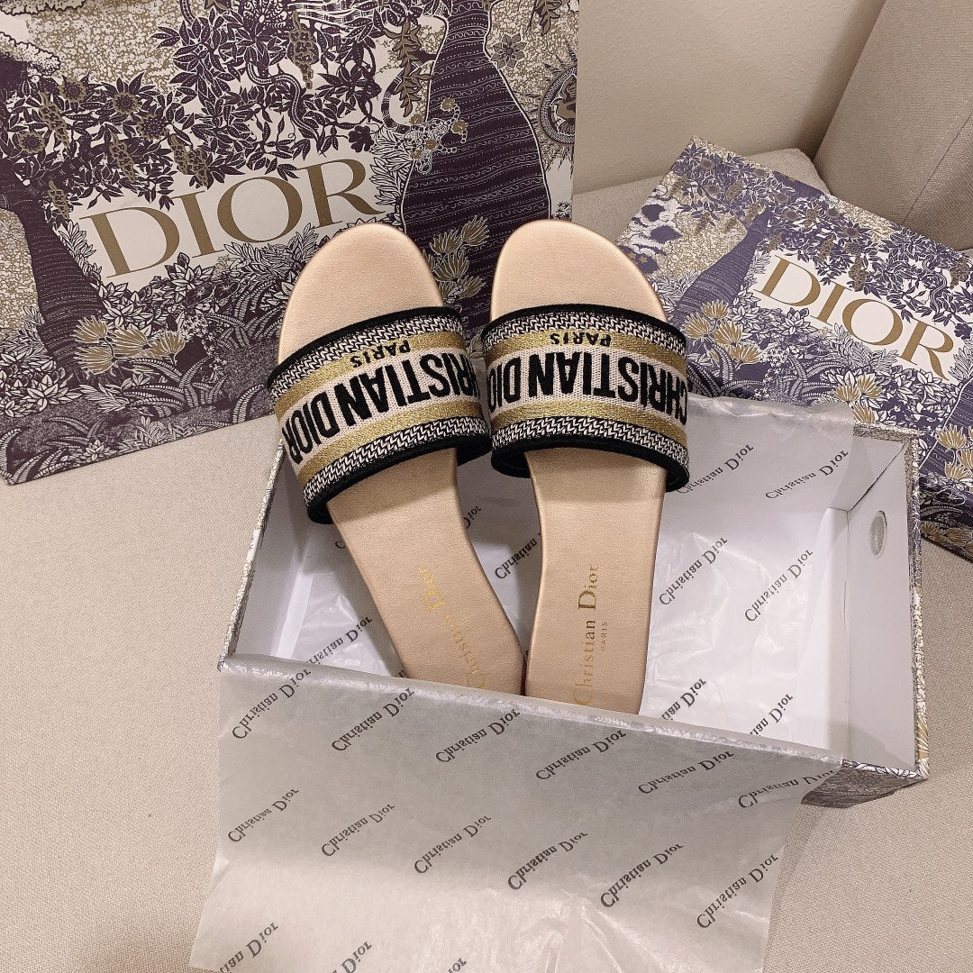 Classic Women's Solid Color Embroidery Slippers mysite