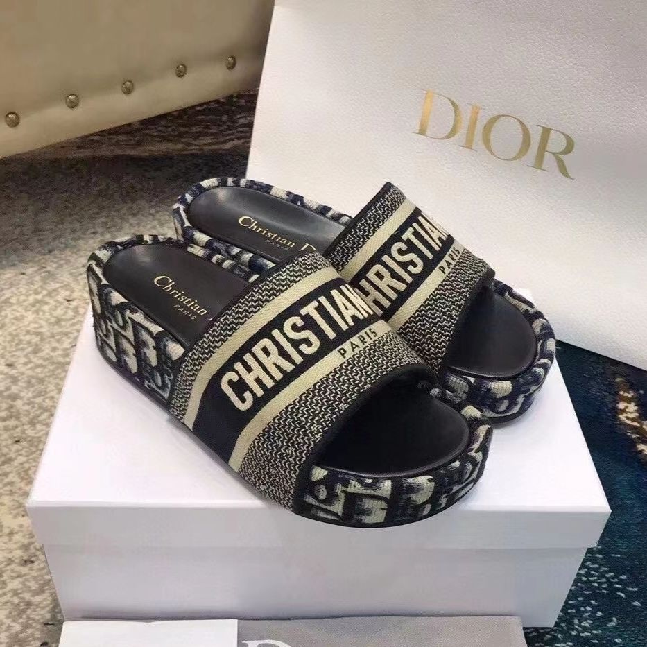 Classic Embroidered Platform Slippers mysite