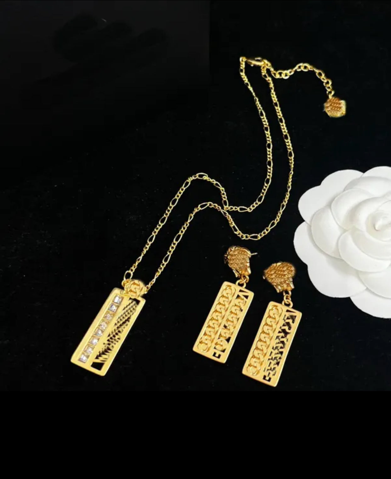 Luxury Brand V Necklace + Earrings set mysite