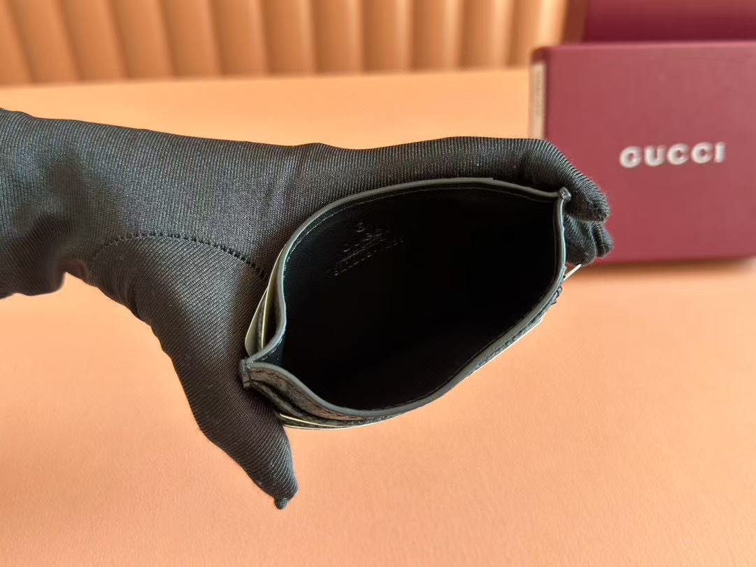 Gucci Emblem Card Holder Black Leather frabic mysite