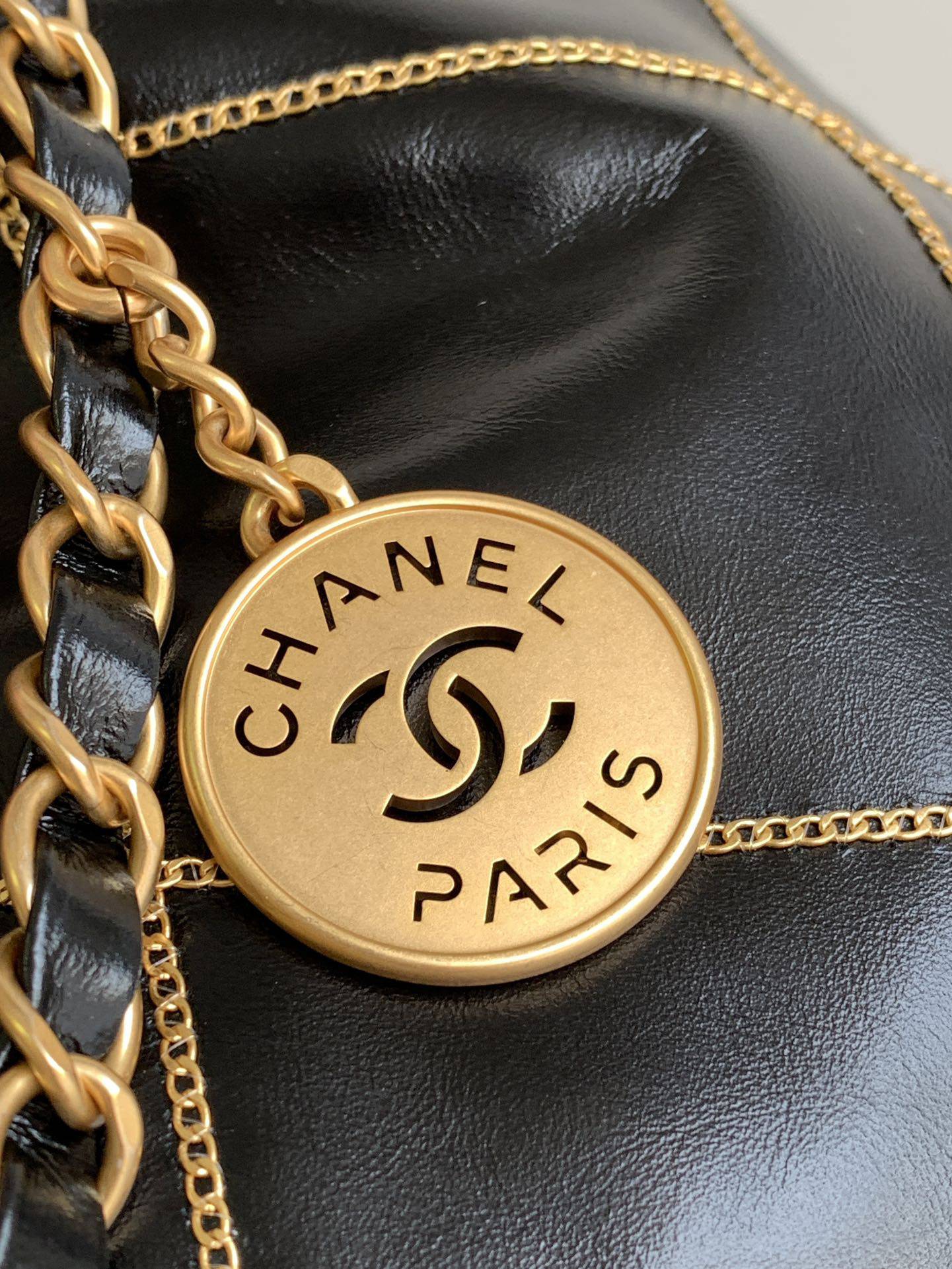 Chanel 22 Handbag 23B Shiny Calfskin Black Chain Quilt 35 x 37 x 7 cm mysite