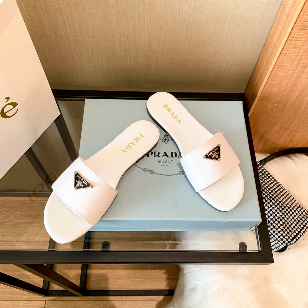 Triangle Logo Flat Slippers mysite