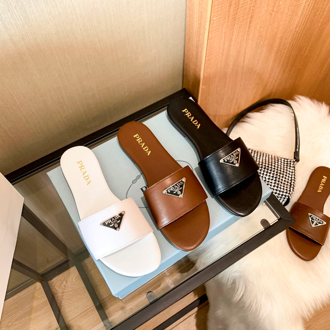 Triangle Logo Flat Slippers mysite