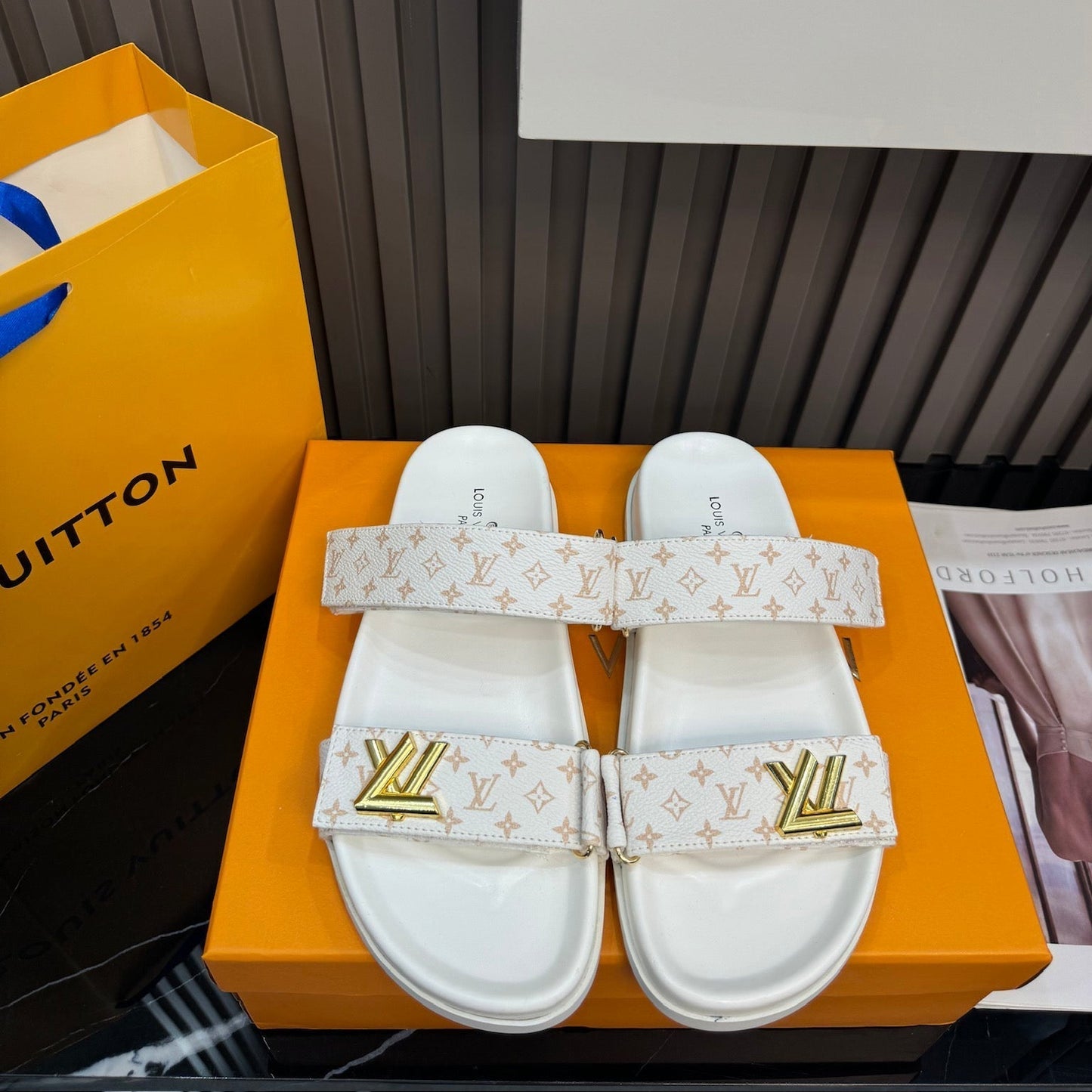 Unis-1ex Leather Monogram Sandals-1 mysite