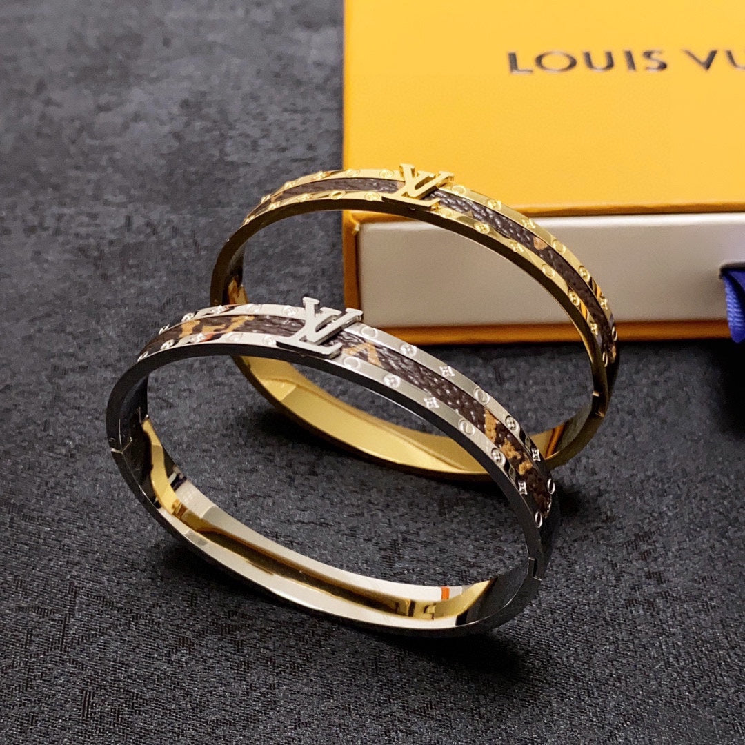 Printed leather bracelet mysite