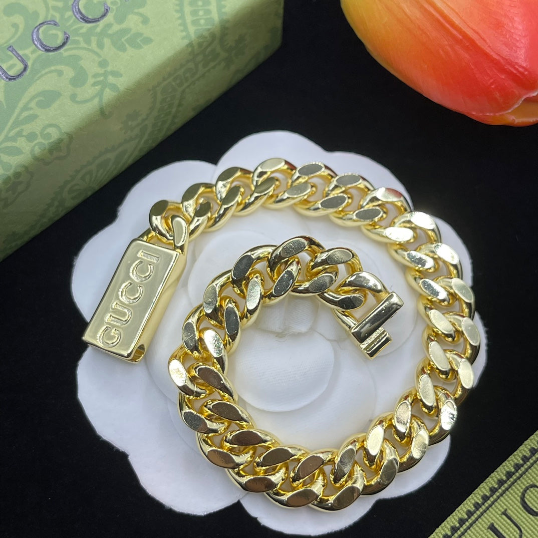 Retro embossed universal bracelet mysite