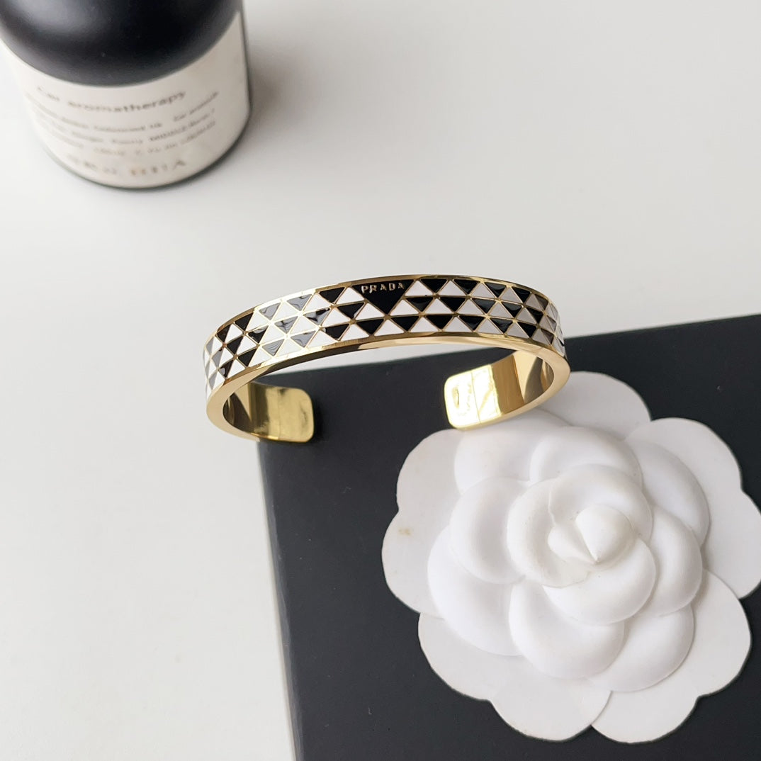 Diamond pattern titanium steel open bracelet mysite