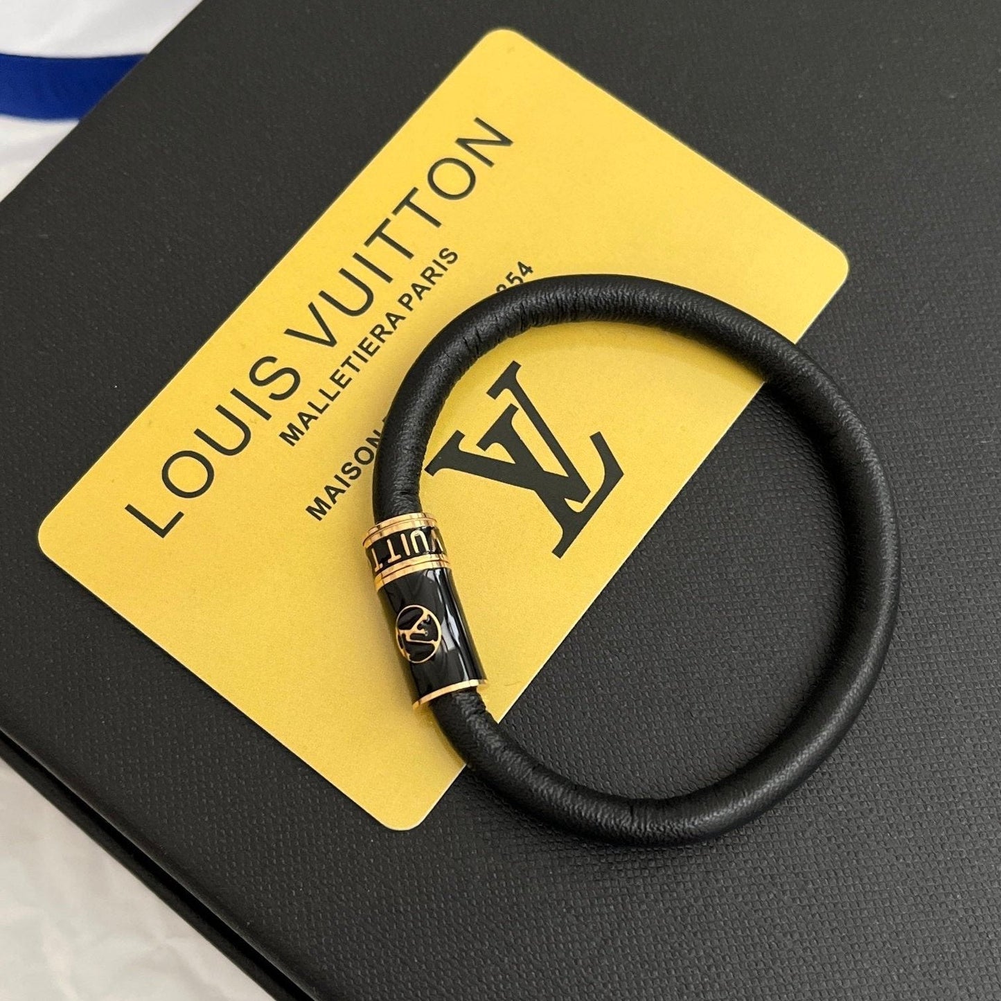Fashionable cowhide titanium steel universal bracelet mysite