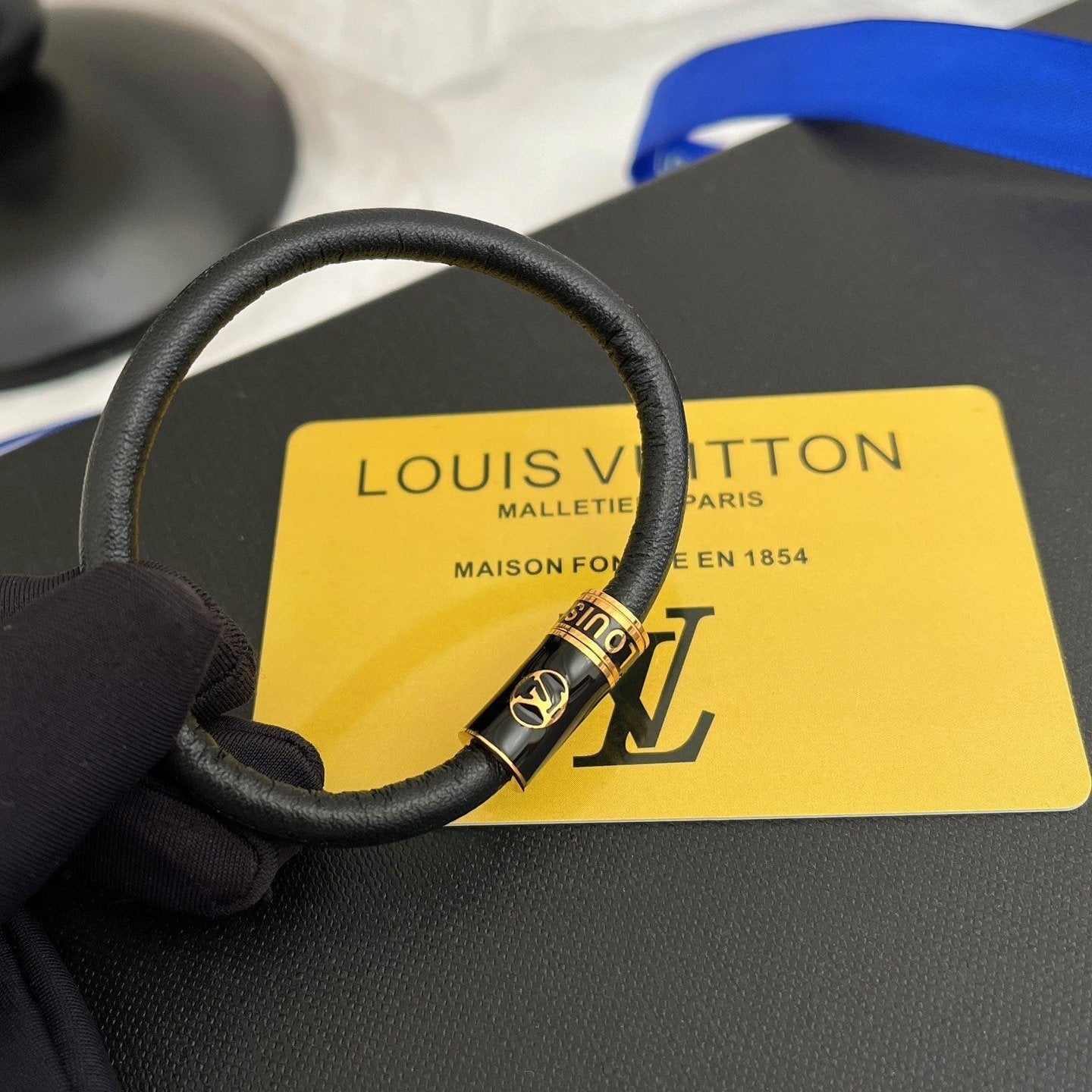 Fashionable cowhide titanium steel universal bracelet-s mysite