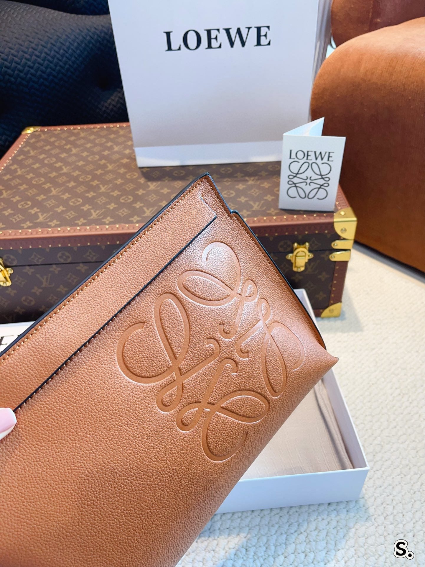 LOE POUCH CLUTCH BAG 30 IN WARM DESSERT CALFSKIN mysite