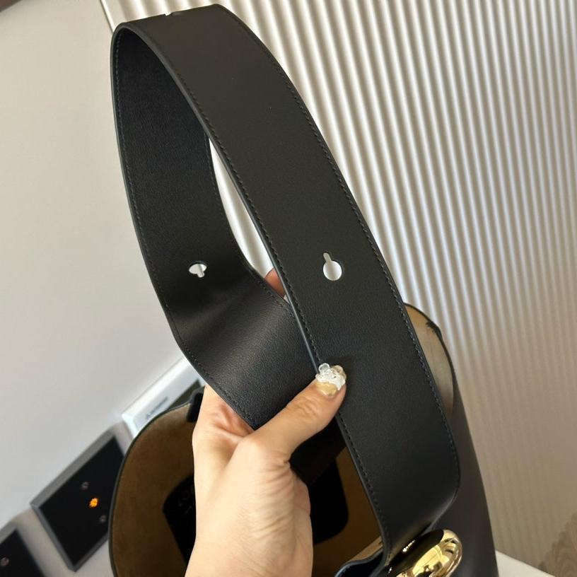 LOE MEDIUM 25 PEBBLE BUCKET IN BLACK MELLOW CALFSKIN mysite