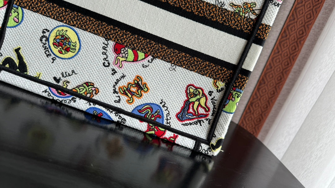 Small CD Book Tote 26.5cm White Multicolor Dragon Zodiac Embroidery mysite