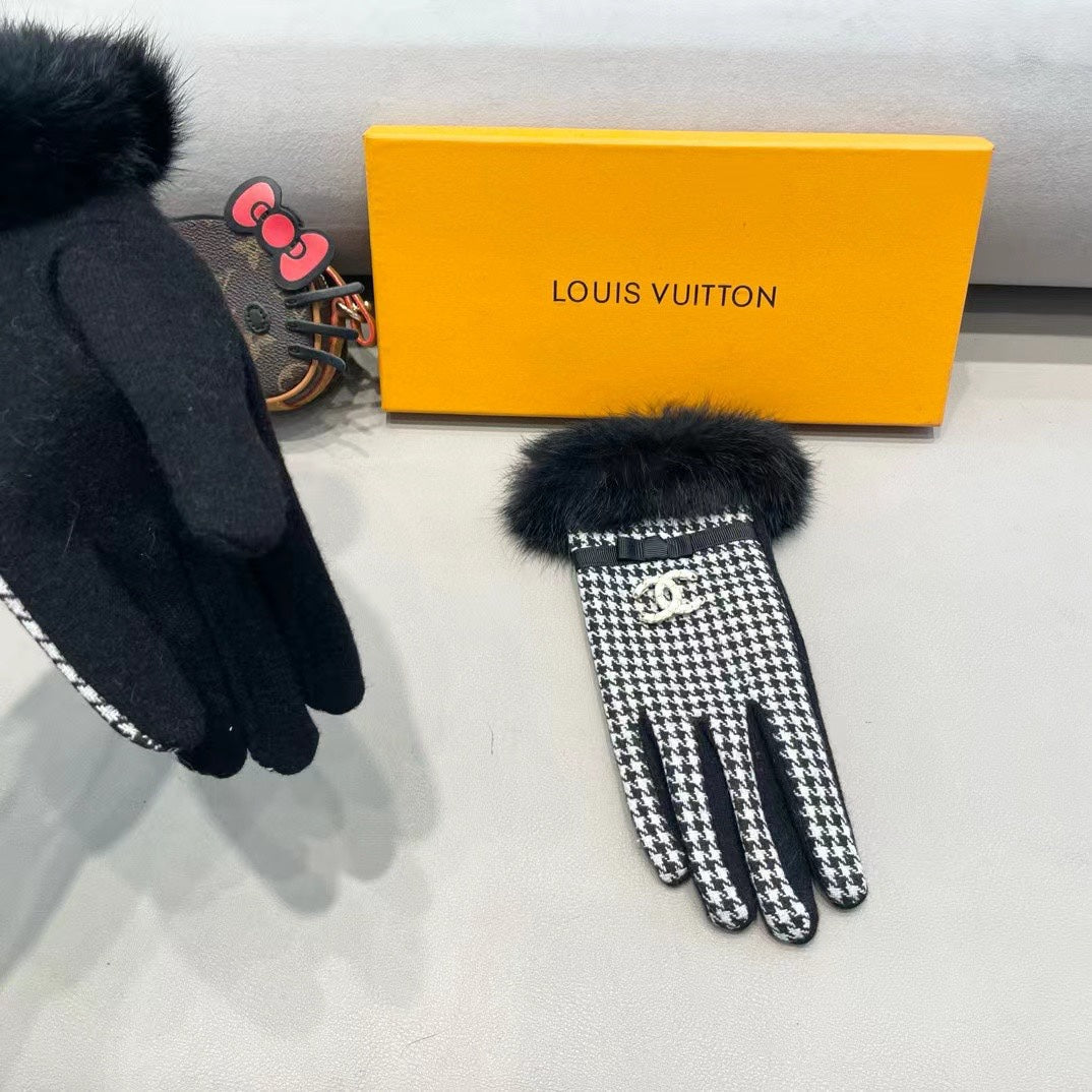 GLOVES IN BLACK MIX WHITE WOOL AND RABBIT FUR 417182 mysite
