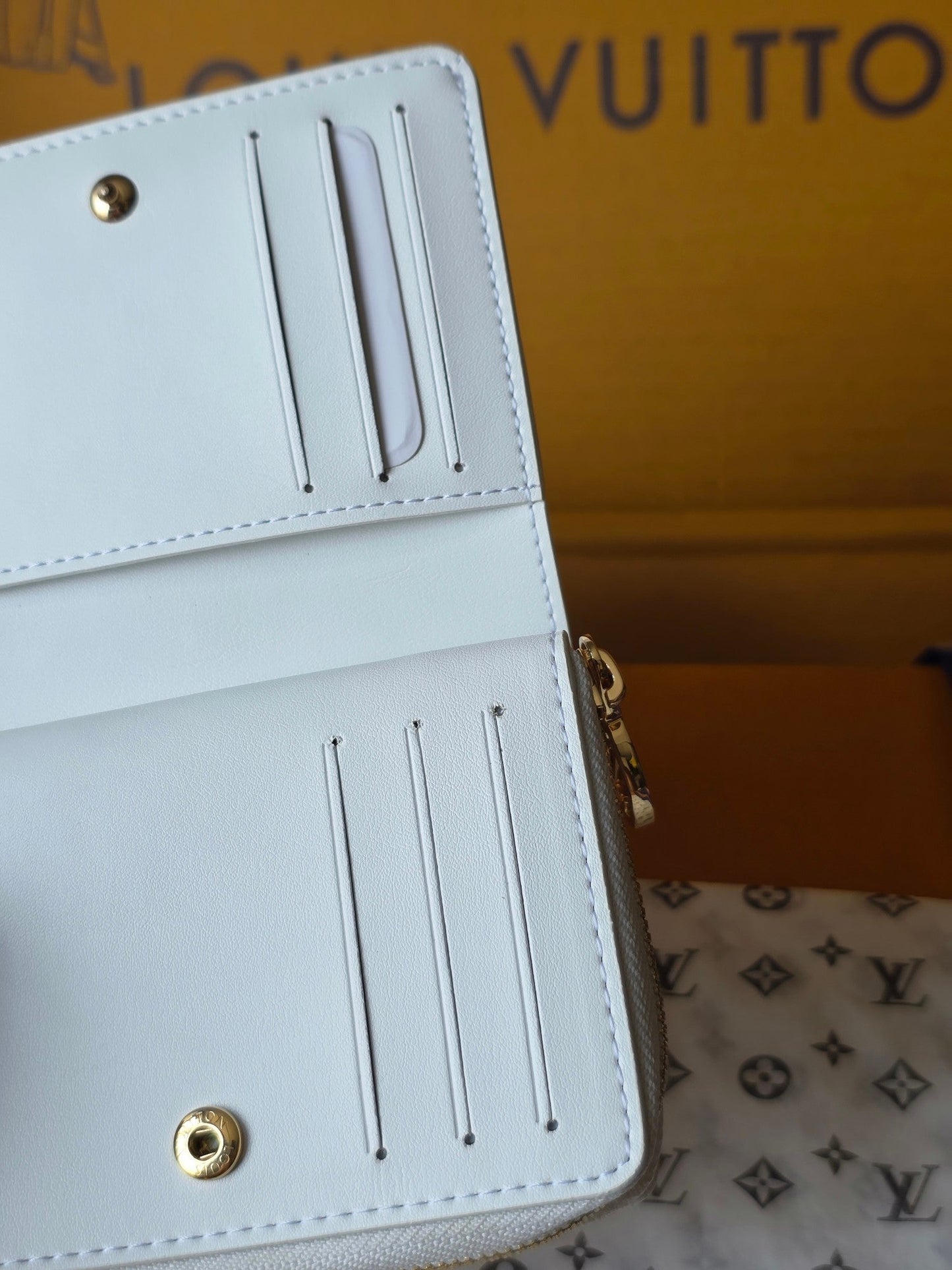 M25601 Lou Wallet 11.5cm Dream Beige Monogram Embossed Lambskin- Light GHW mysite