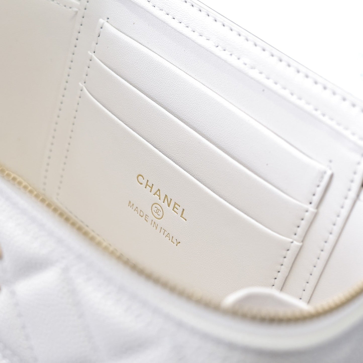 CC 25C Vanity Top Handle 17cm White Grained Calfskin Light Gold Hardware mysite