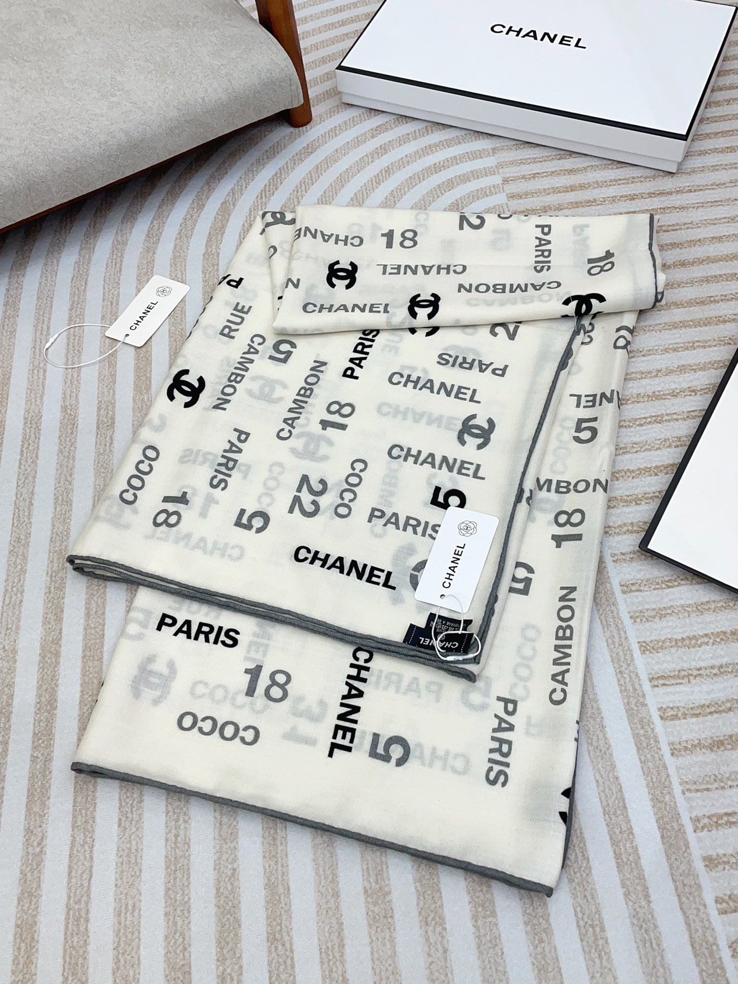 SQUARE SCARF 140 CM IN WHITE MONOGRAM CASHMERE 401158 mysite