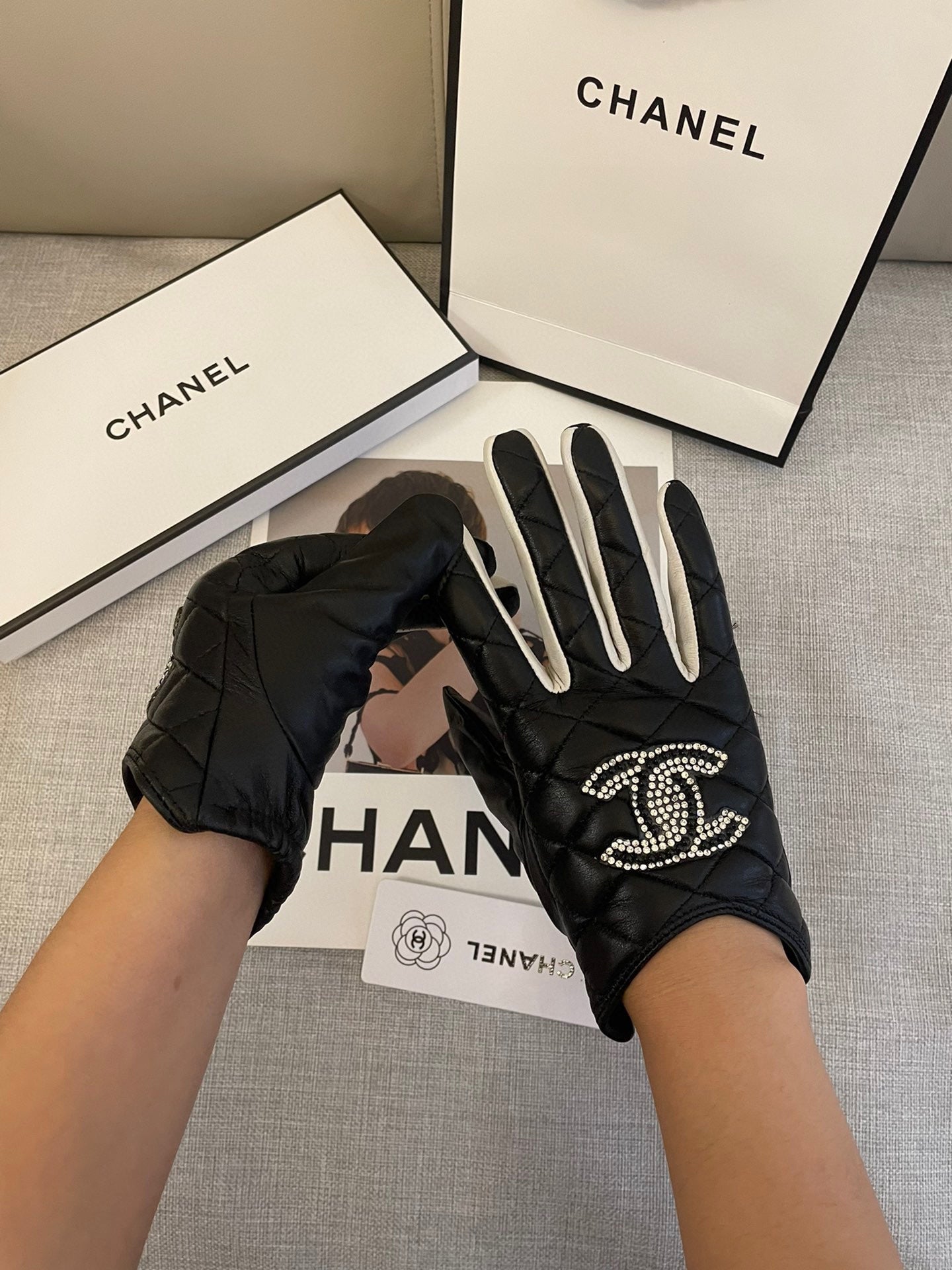 CC GLOVES IN BLACK MIX WHITE SHEEPSKIN 463850 mysite