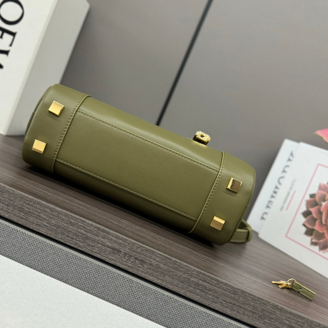 AMAZONA 23 CROPPED BAG IN OLIVE GREEN SOFT GRAINED CALFSKIN mysite