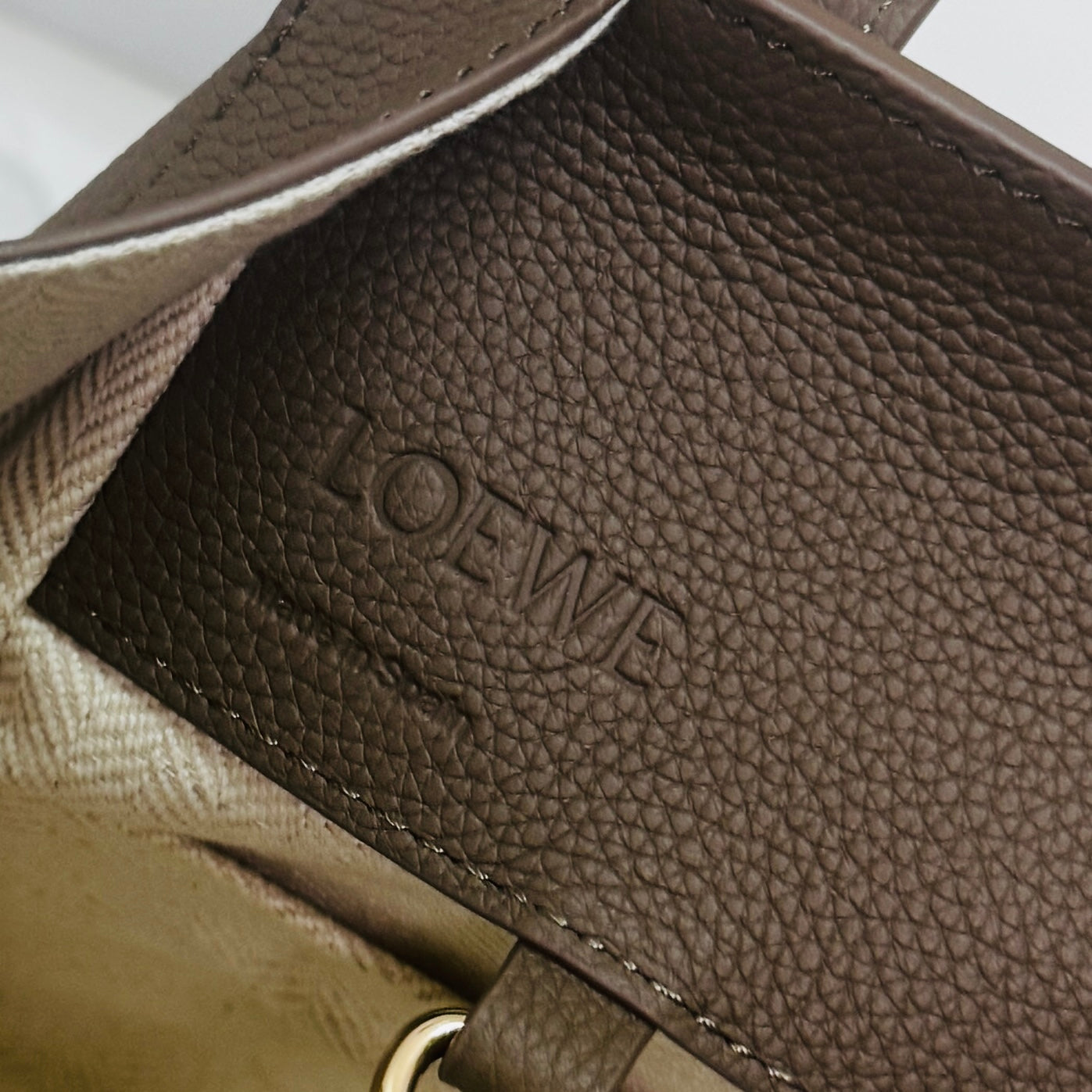 Loewe Hammock Compact 20 Taupe Grained Cowhide mysite