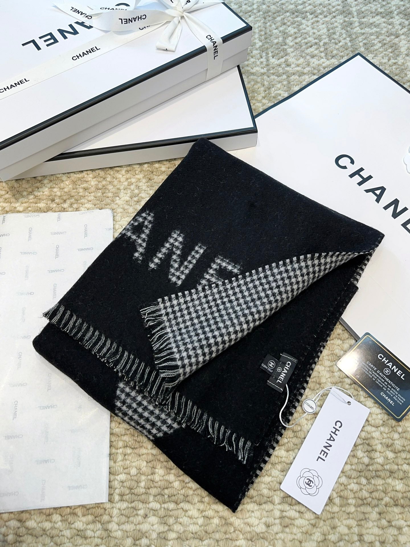 HOUNDSTOOTH SCARF 185 CM IN BLACK CASHMERE 393123 mysite