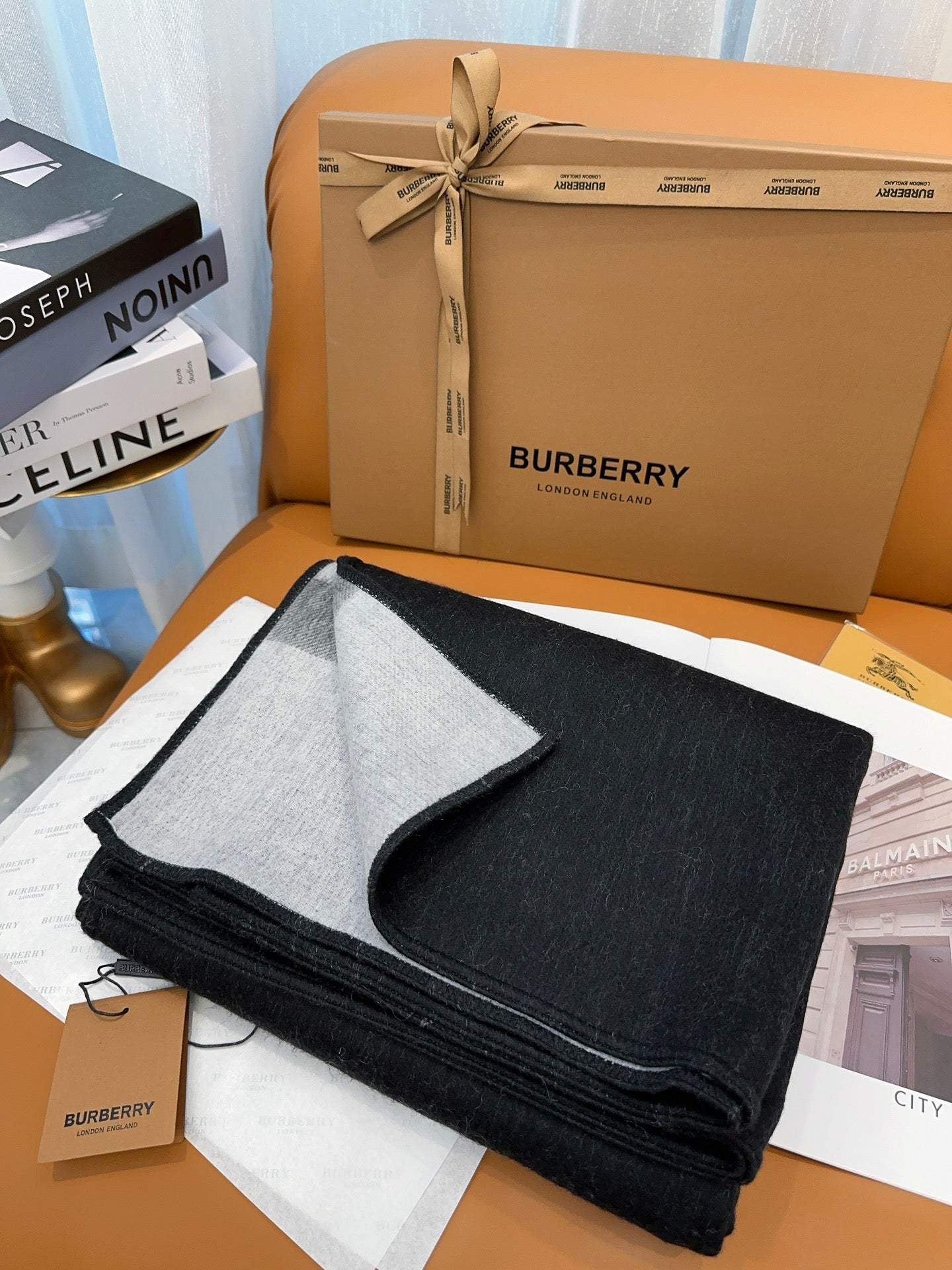 REVERSIBLE CHECK CASHMERE CAPE BLACK AND LIGHT GRAY 410135 mysite