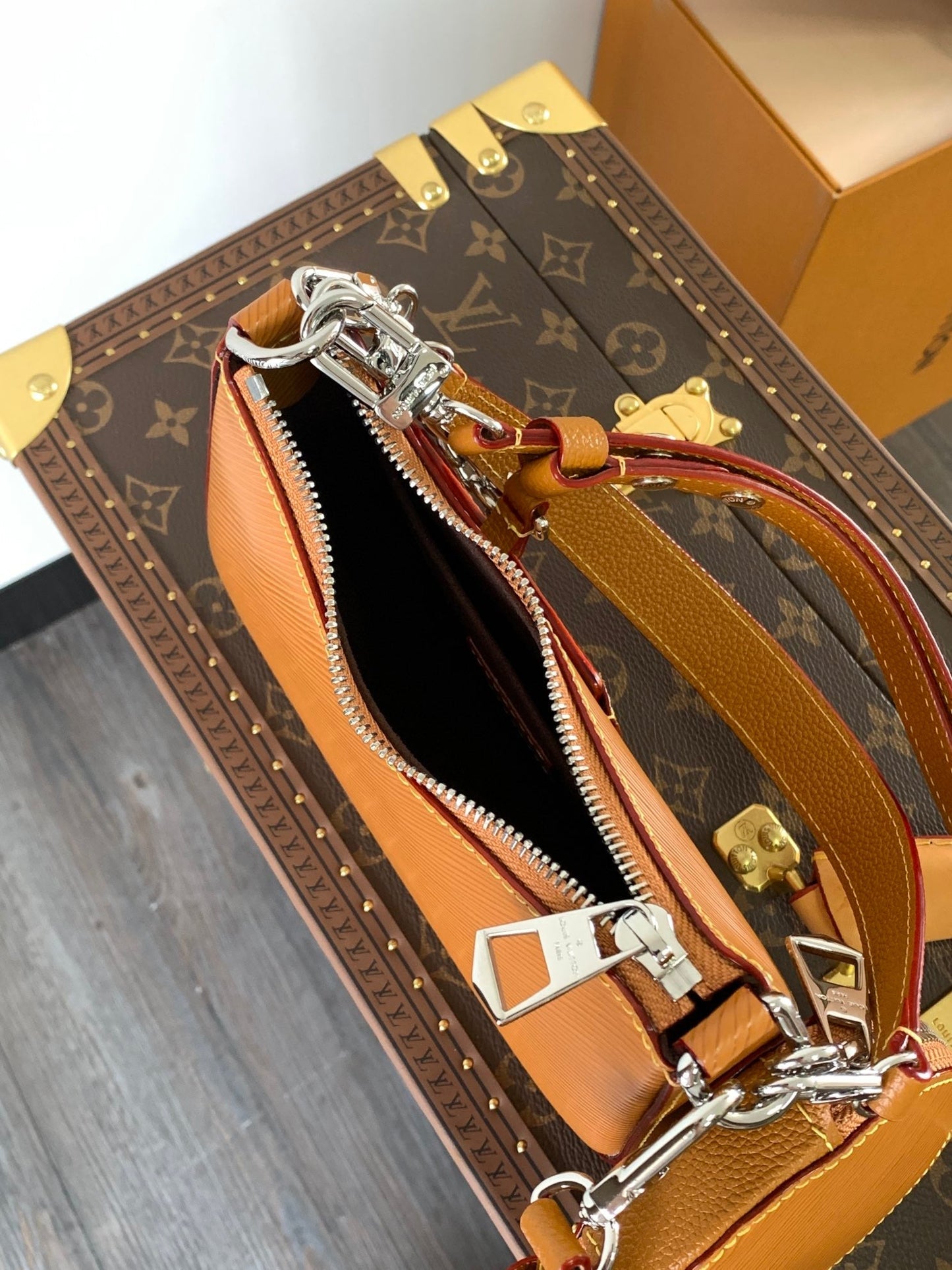 LV Marellini 19cm Caramel Epi Grain Cowhide Metal HW mysite