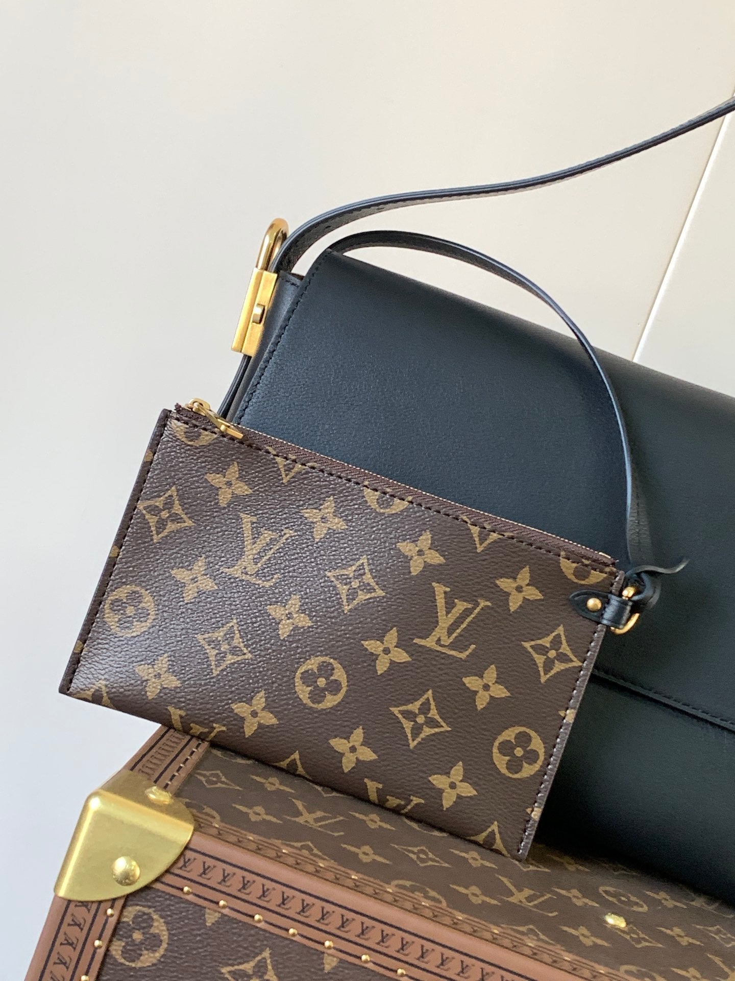 LV Low Key Messenger 30cm Black Calfskin GHW mysite