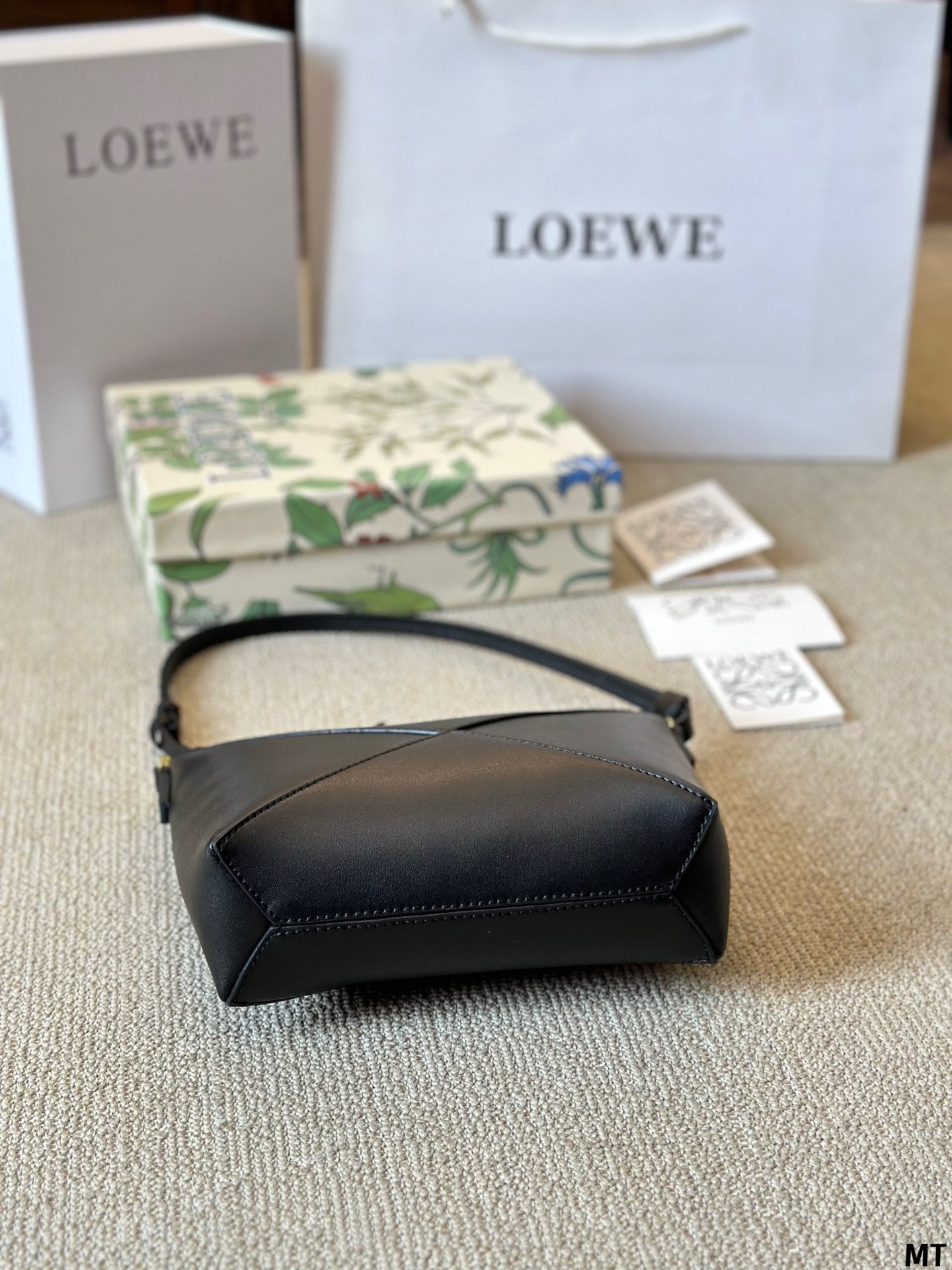 LOE 20 PUZZLE FOLD POUCH IN BLACK NAPPA CALFSKIN mysite