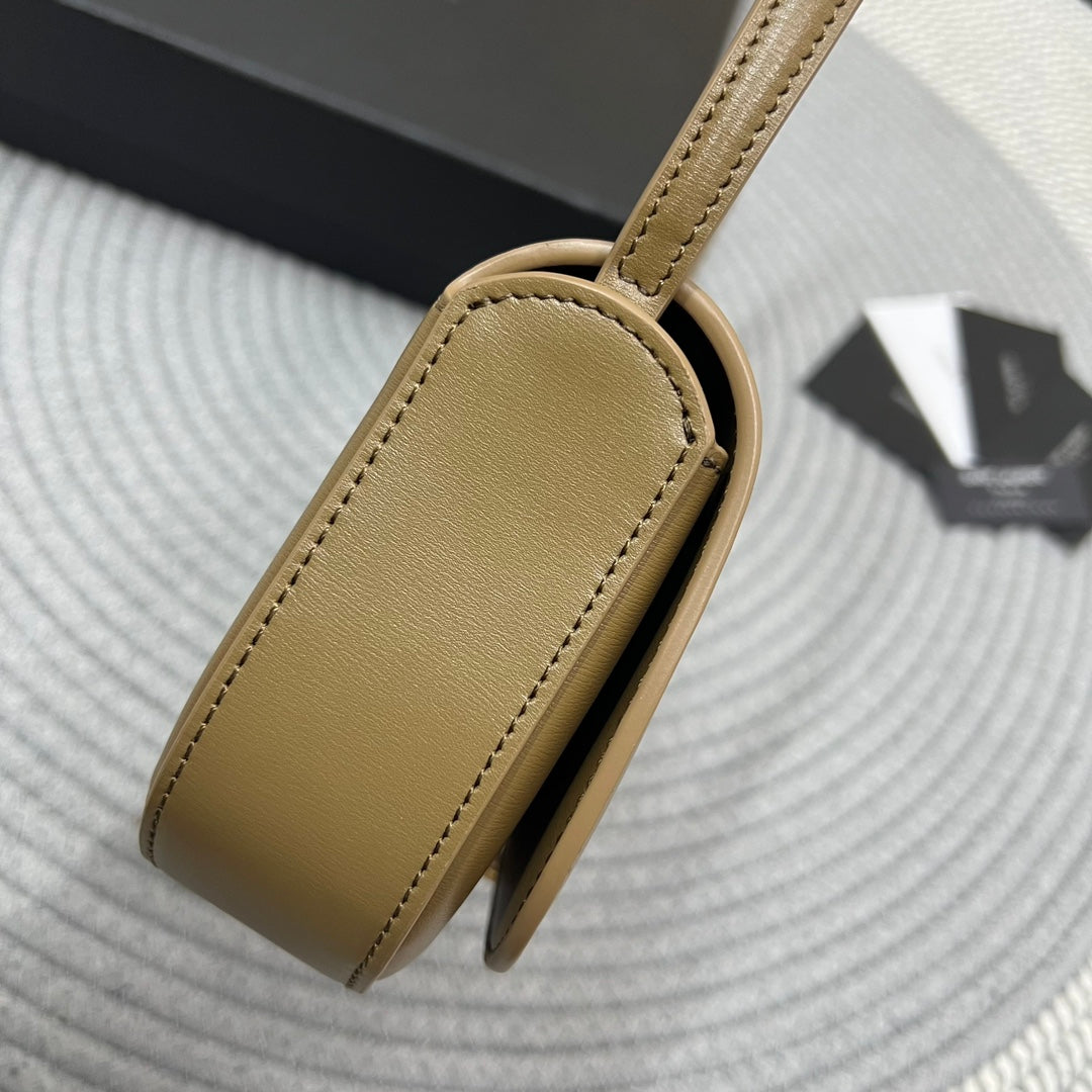 VOLTAIRE IN BOX 21 IN CARAMEL BROWN CALFSKIN GOLD LOGO mysite