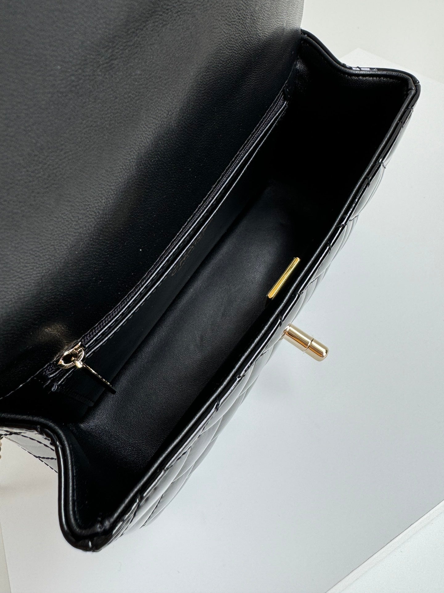 MINI FLAP BAG 20 IN BLACK GLOSSY CALFSKIN GOLD HARDWARE mysite
